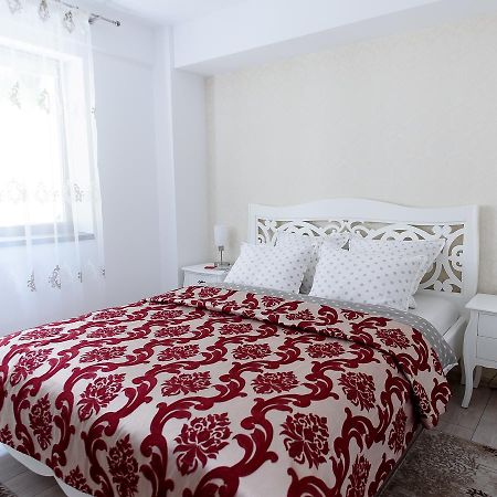 Carla'S Apartment, Airport & Train Station Shuttle 雅西 外观 照片
