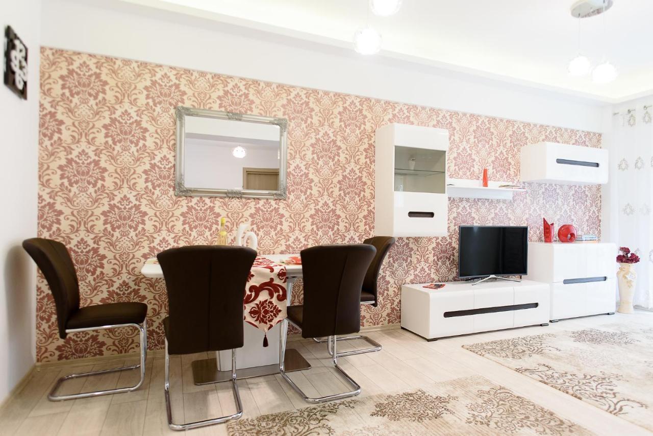 Carla'S Apartment, Airport & Train Station Shuttle 雅西 外观 照片