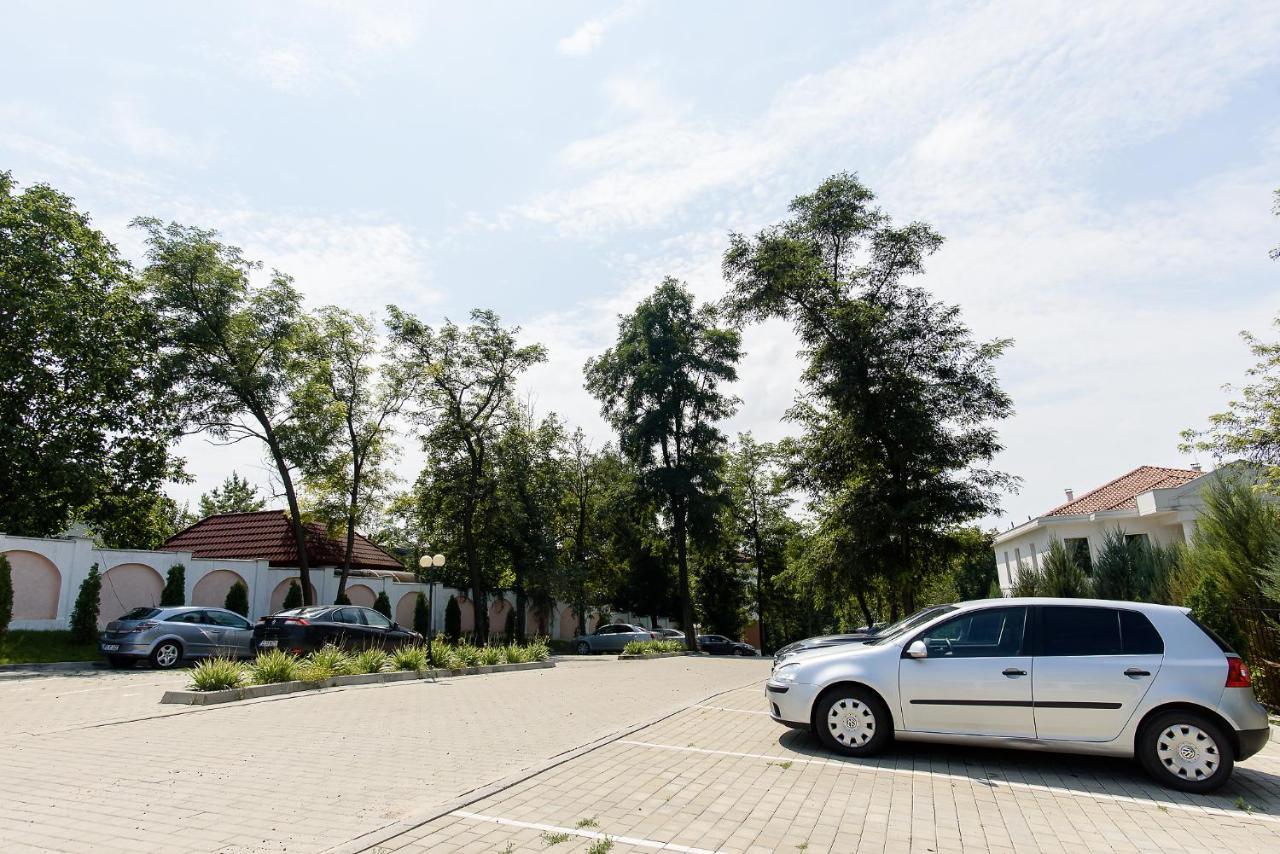 Carla'S Apartment, Airport & Train Station Shuttle 雅西 外观 照片