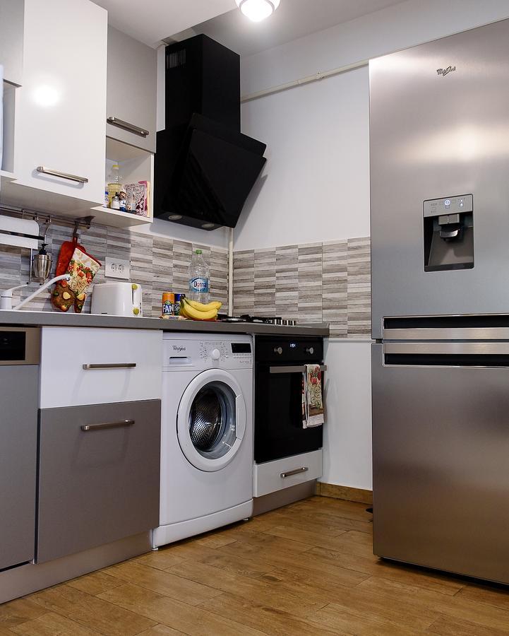 Carla'S Apartment, Airport & Train Station Shuttle 雅西 外观 照片