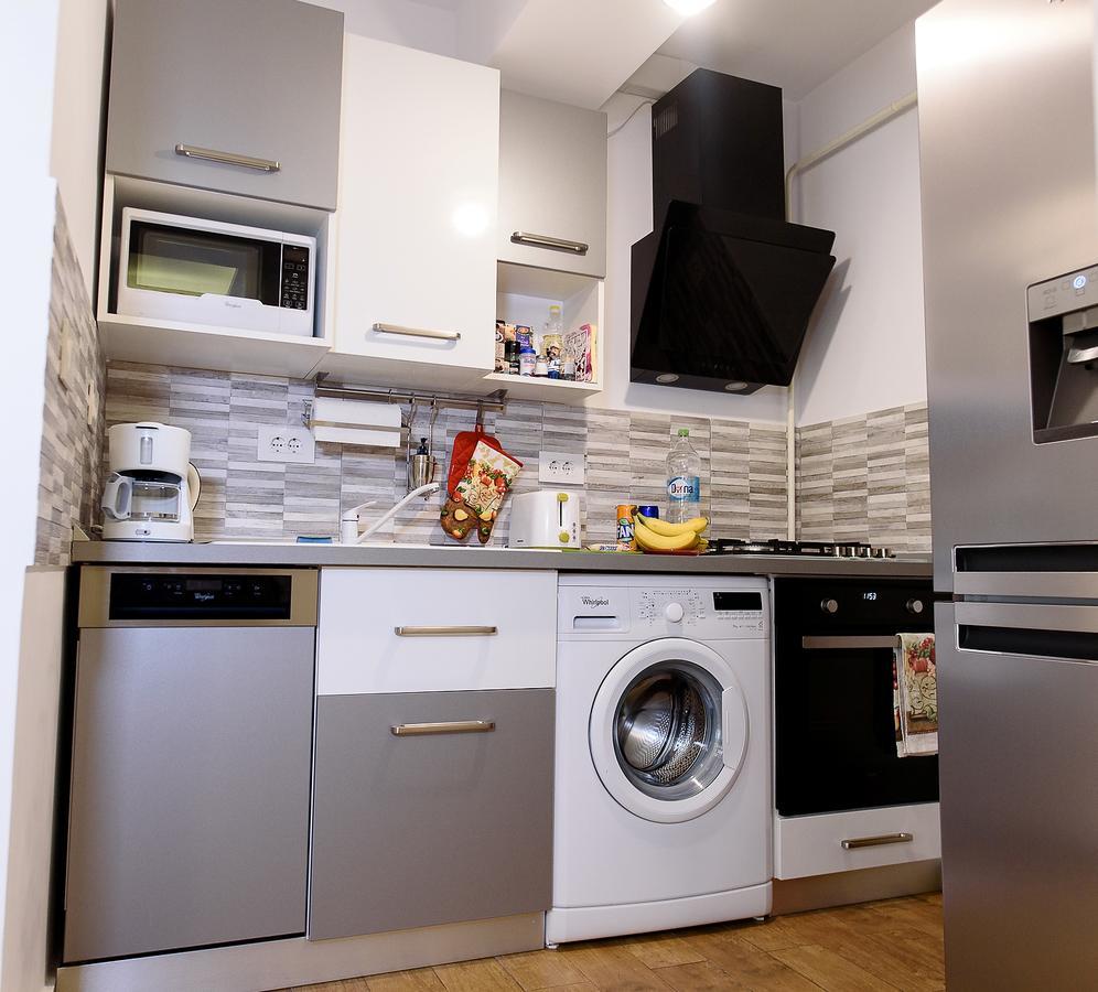 Carla'S Apartment, Airport & Train Station Shuttle 雅西 外观 照片