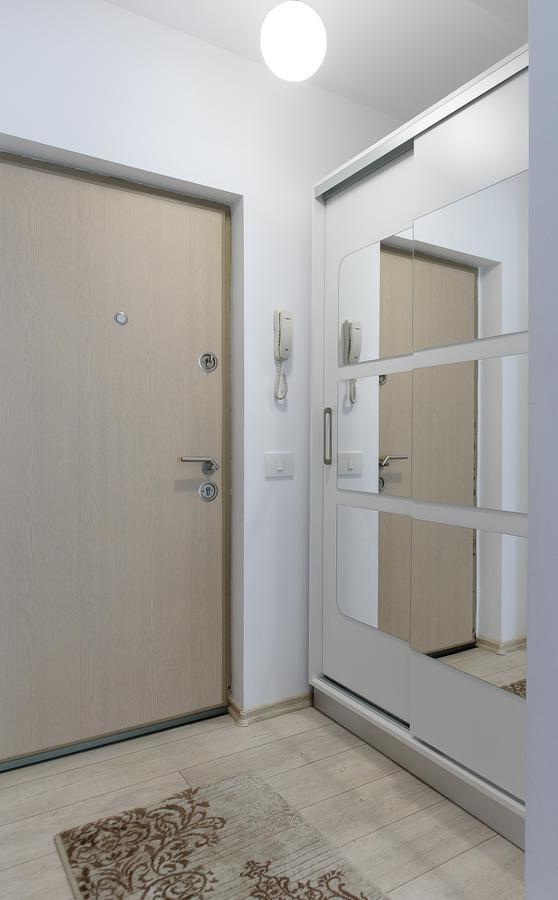 Carla'S Apartment, Airport & Train Station Shuttle 雅西 外观 照片